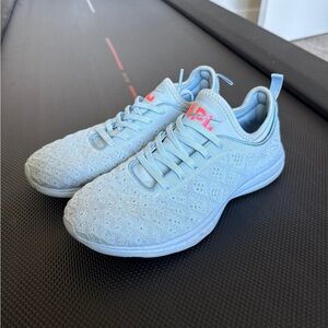 APL Techloom Phantoms Sky Blue Running Shoes with Pink Accents Size 8